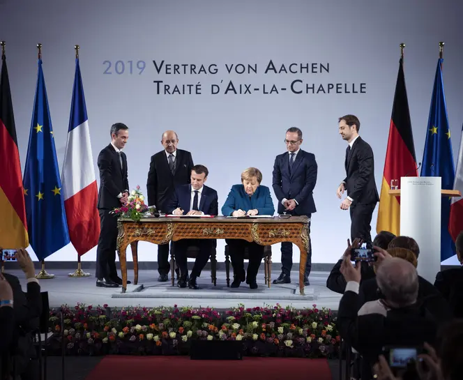 Angela Merkel und Emmanuel Macron bei der Unterzeichung des Vertrags von Aachen